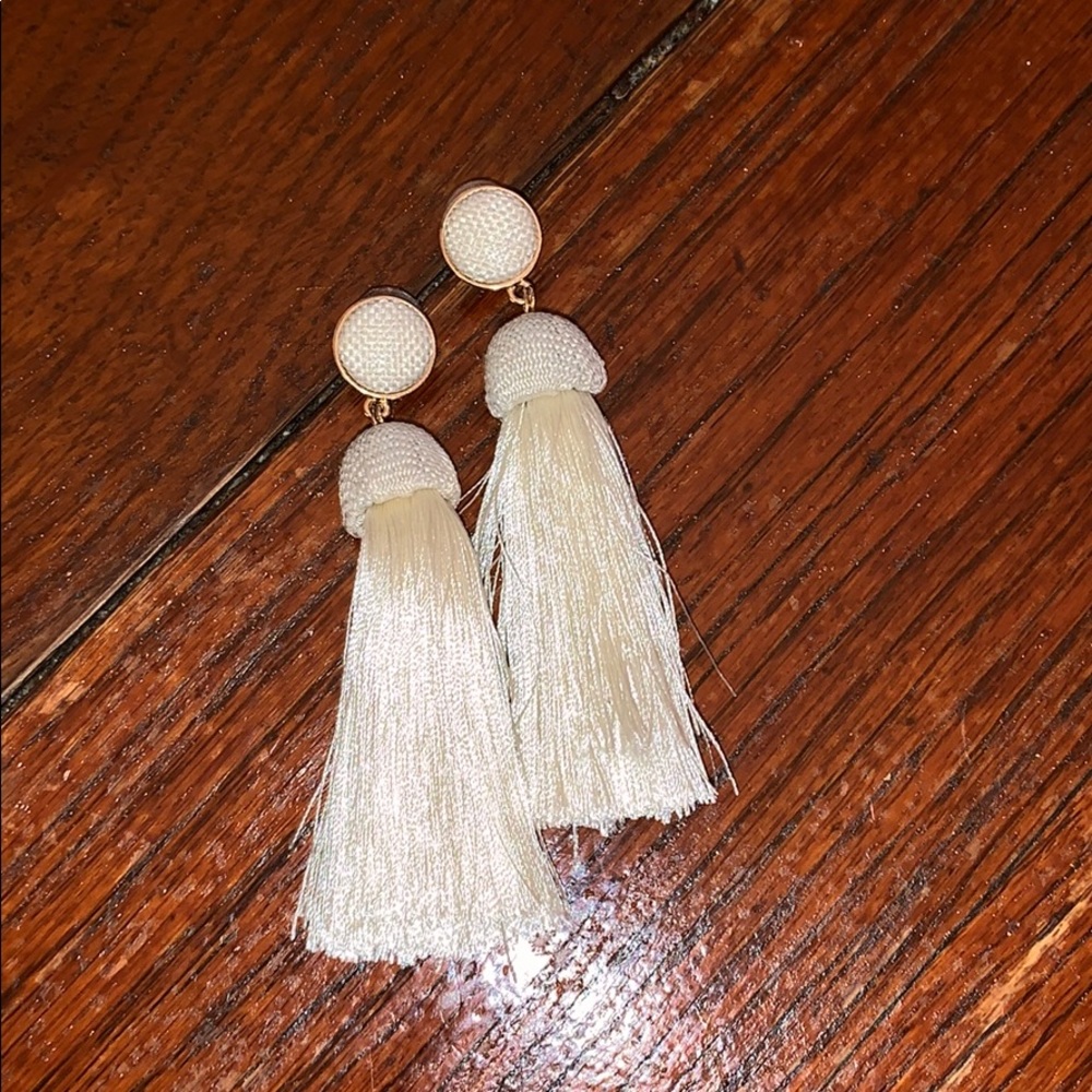 Adorable cream & gold tassel earrings.. never worn